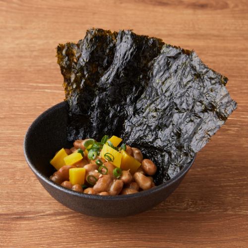 Pickled radish and natto with seaweed