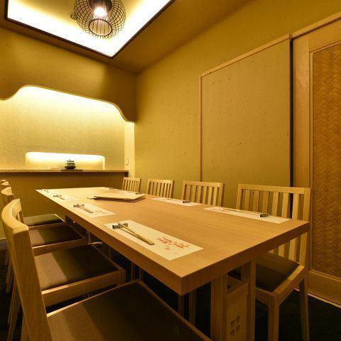 【完全個室完備】2名様～団体様までシチュエーションに合わせて最適な個室席にご案内♪プライベート空間で大切な方との特別なお食事をご提案◎貸切のご予約も可能です！まずはお気軽にご相談ください♪誕生日・記念日、同窓会、女子会などに最適！(牛タン/居酒屋/上野駅/飲み放題/完全個室/焼き鳥)