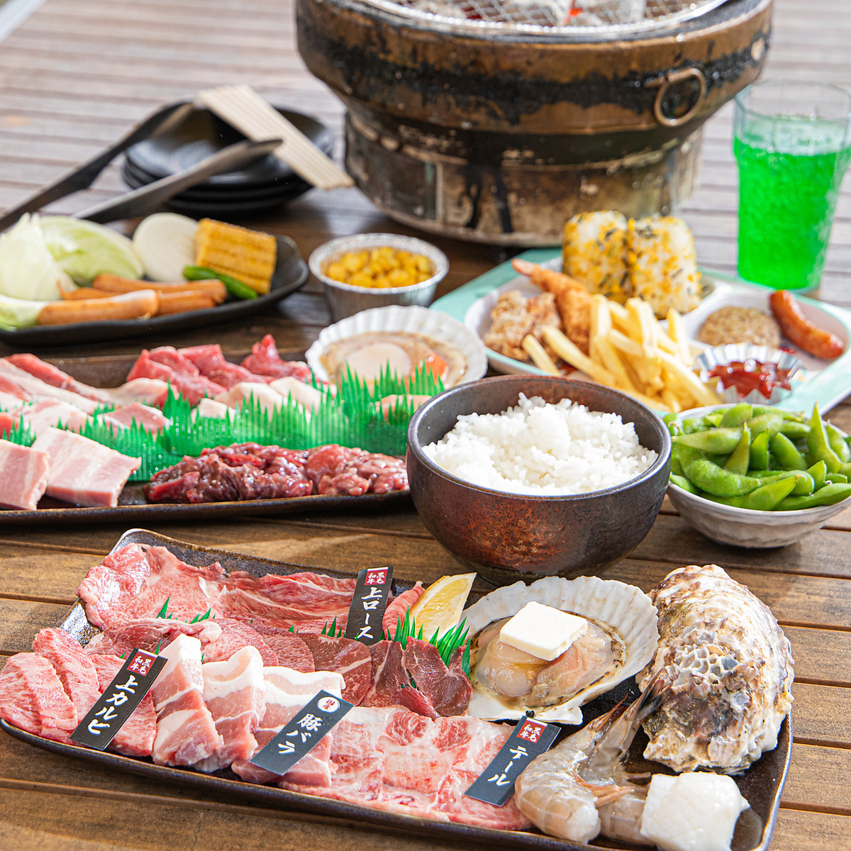 屋上テラスでBBQを楽しめる焼肉店。手ぶらコースや持ち込みOKが魅力