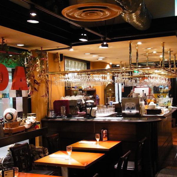 AGIOの意味はイタリア語で「にぎやか」、「陽気」という意味。陽気な雰囲気でゆったりとカジュアルに過ごせるため、ママ会や女子会、帰りのちょい飲みにも最適です。