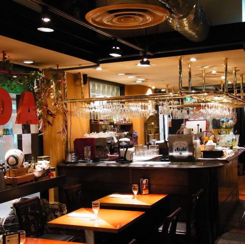 <p>AGIOの意味はイタリア語で「にぎやか」、「陽気」という意味。陽気な雰囲気でゆったりとカジュアルに過ごせるため、ママ会や女子会、帰りのちょい飲みにも最適です。</p>