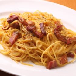 ペコリーノチーズとパンチェッタのカルボナーラ　スパゲッティ