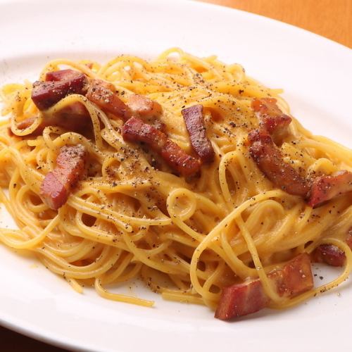 ペコリーノチーズとパンチェッタのカルボナーラ　スパゲッティ