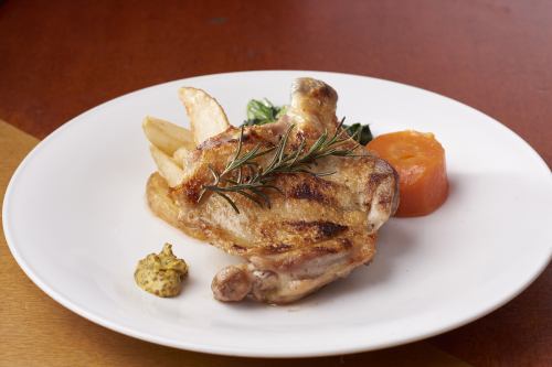 九州産みつせ鶏骨付き肉の炭火焼き