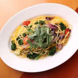 野菜と青森県産ニンニクを使ったオイルソース・スパゲティ