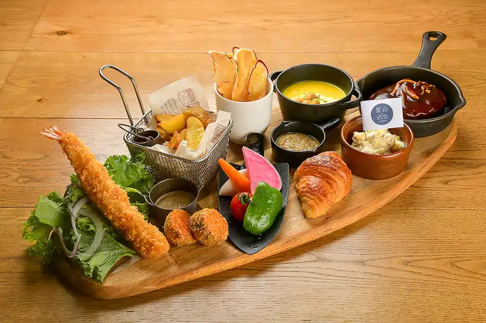 ランチ限定】贅沢ランチプレート | 里山 トランジット