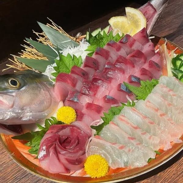 【抜群の鮮度】篠島産のお魚を使用した贅沢な一品！お刺身盛り合わせ 2280円(税込)