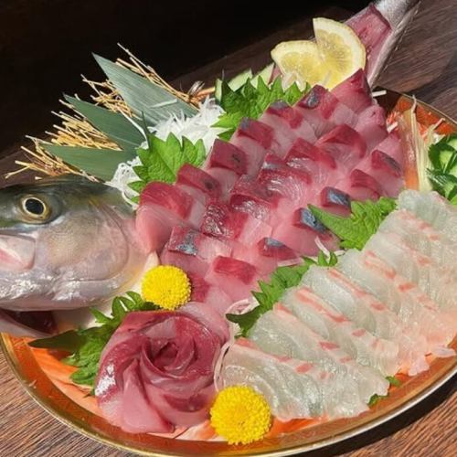 【抜群の鮮度】篠島産のお魚を使用した贅沢な一品！お刺身盛り合わせ 2280円(税込)