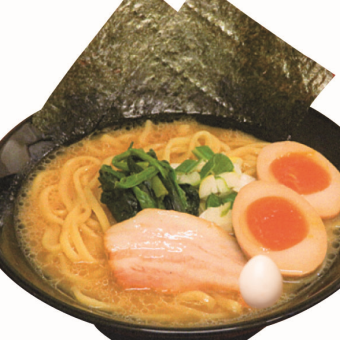 ≪Rich Tonkotsu!≫ Iekei Tonkotsu Flavored Egg Ramen (Soy Sauce/Salt)