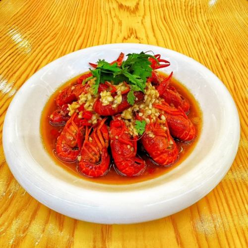 Braised crayfish and garlic