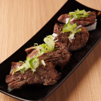 Enjoy charcoal-grilled beef tongue at a reasonable price! 7 dishes in total, 2.5 hours of all-you-can-drink included. 4950 yen ⇒ 3850 yen