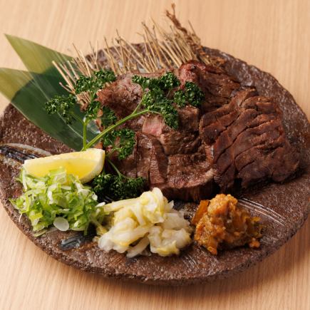 《含2小时畅饮》7道菜，包括炭烤牛舌和什锦关东煮 5000日元 ⇒ 4000日元