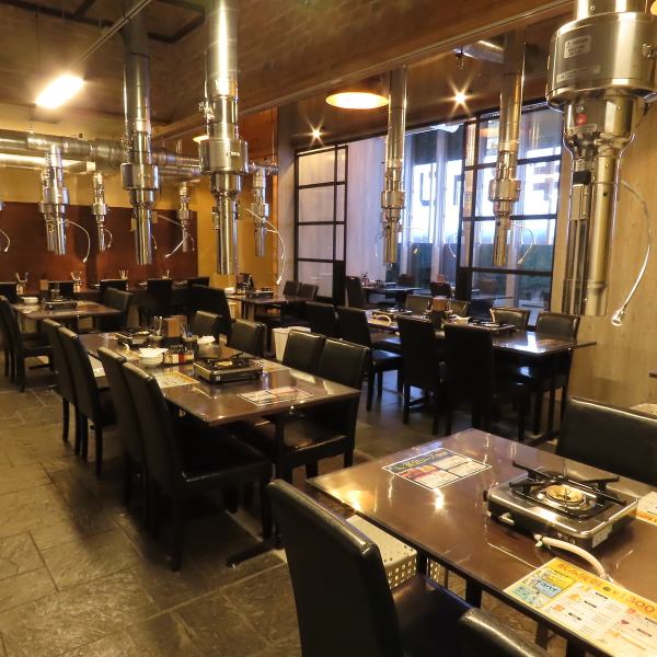 大人数の宴会にも対応可能です！広々とした店内で、ゆったりとお食事をお楽しみいただけます♪会社帰りやご友人・同僚などでのご利用にも最適です！飲み放題付きコースもご用意しておりますので、お仕事帰りやご家族でのご来店もお待ちしております！