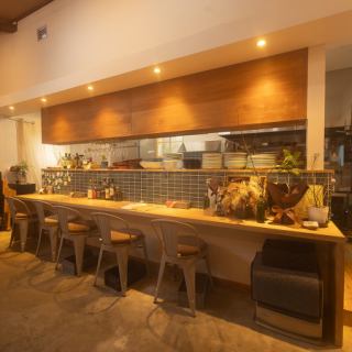 新しい出会いやご家族、ご友人との集まり、デートや記念日にもぴったりな場所です。美味しいイタリア料理を楽しみながら、会話が弾むこと間違いなし！落ち着いた空間で、ゆったりとした時間を過ごせます。昼飲みの利用もおすすめで、特別なひとときを演出します。ぜひお越しください！