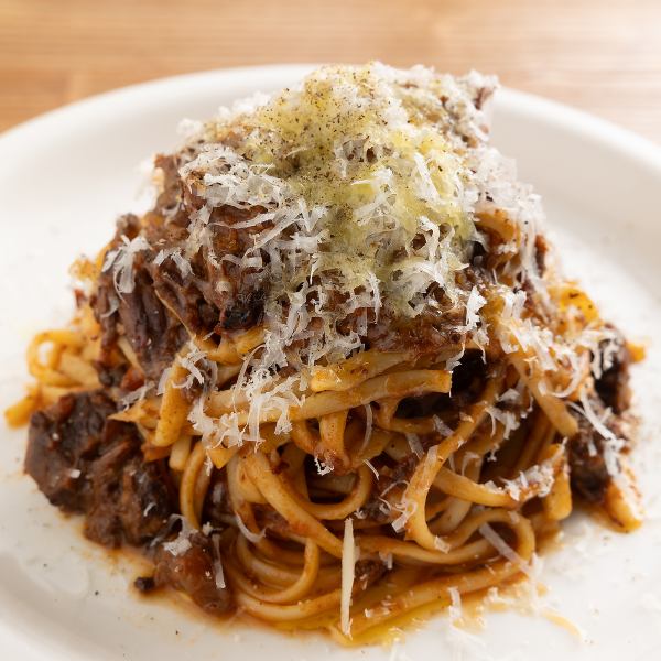 【道産牛のボロネーゼ】濃厚なトマトソースと肉の旨味が絶妙に絡み合った一品。当店自慢の一品です♪