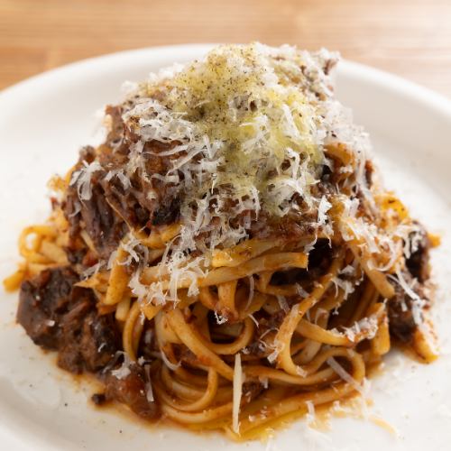 【道産牛のボロネーゼ】濃厚なトマトソースと肉の旨味が絶妙に絡み合った一品。当店自慢の一品です♪