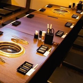 We have 4 private rooms available, seating 2-5 people.Children are welcome at Gyu-Tatsu, and we also have chairs for children and sofas for infants. We provide a relaxing atmosphere where you can all relax in the sunken kotatsu table while sizzling away at the meat.We have created an environment where families with children can enjoy their meals with peace of mind.
