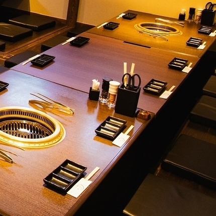 We have 4 private rooms available, seating 2-5 people.Children are welcome at Gyu-Tatsu, and we also have chairs for children and sofas for infants. We provide a relaxing atmosphere where you can all relax in the sunken kotatsu table while sizzling away at the meat.We have created an environment where families with children can enjoy their meals with peace of mind.