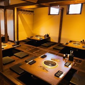 We also have two private rooms that can accommodate 8 to 12 people! The sunken kotatsu-style seating can be adjusted to suit the number of people by changing the partitions.The interior is unified with wooden furnishings, creating a warm and relaxing atmosphere.It is brightly lit with natural light coming in through the large windows.We are equipped with a smokeless roaster, so you can enjoy delicious meat without worrying about smoke or odors.