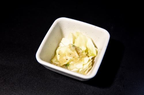 Cabbage with salt and green onions
