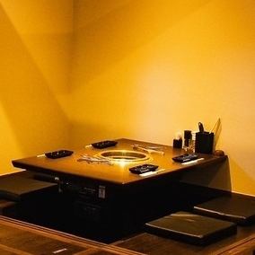 ほどよい明るさの掘りごたつの個室で、焼肉をお楽しみください♪