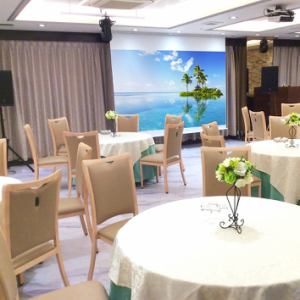 [Private room: LAGOON] An open space by the window.20-40 people venue.120-inch screen projector installed.(Floor 4F)