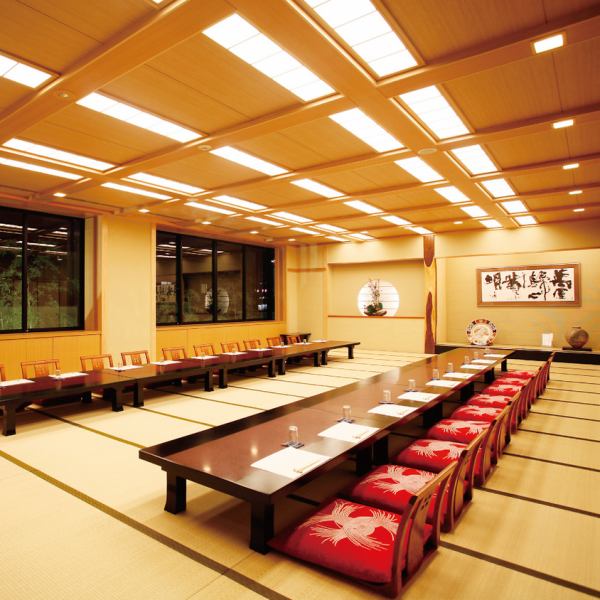 地域最大級の完全個室宴会場を完備し、最大55名様までご利用可能。会社の宴会やご家族の集まり、結婚式の二次会など、幅広いシーンに対応しています。少人数の個室もあり、用途に合わせて最適なお部屋をご案内いたします。下見やご相談もお気軽にどうぞ。