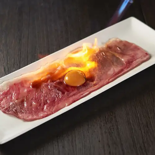 ＜至福＞炙り大判ユッケ仕立て