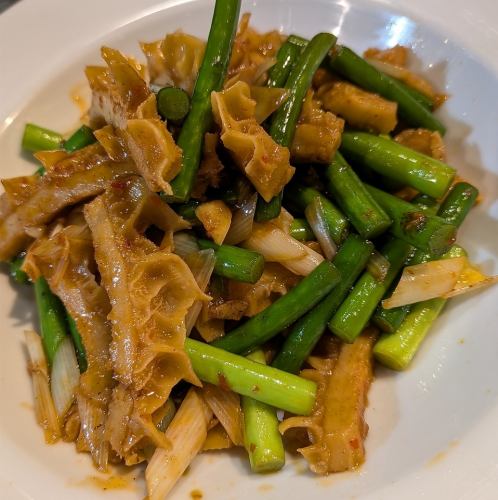 The owner's recommendation! Sichuan-style stir-fried beef tripe.