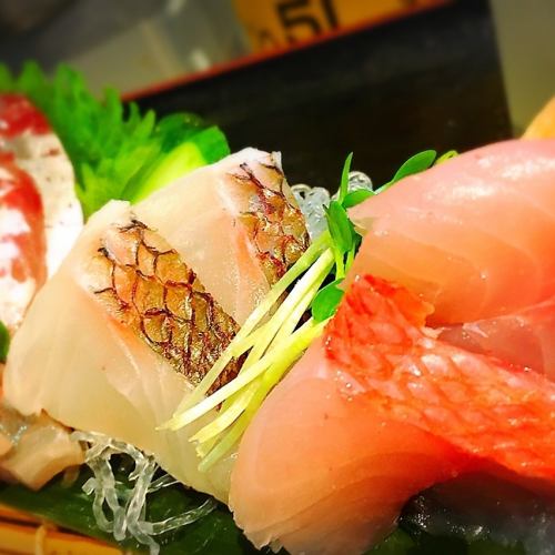 【源頭直送的奢華體驗】新鮮捕撈的魚刺身拼盤 ◆ 盡享築地直送的當季美味。