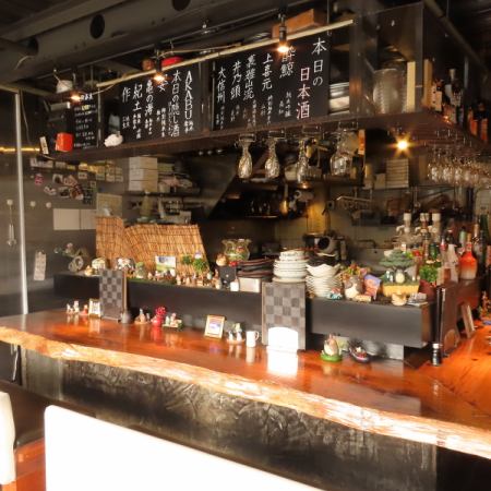 约会或下班后，不妨悠闲地享用一顿美餐。您可以慢慢品尝，坐在吧台边，一边欣赏专业厨师的精湛技艺，一边欣赏窗外美景。