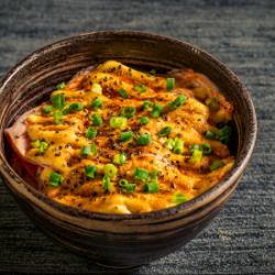 烤鲑鱼蛋黄酱盖饭