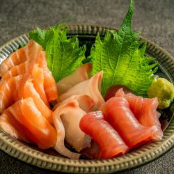 三种生鱼生鱼片