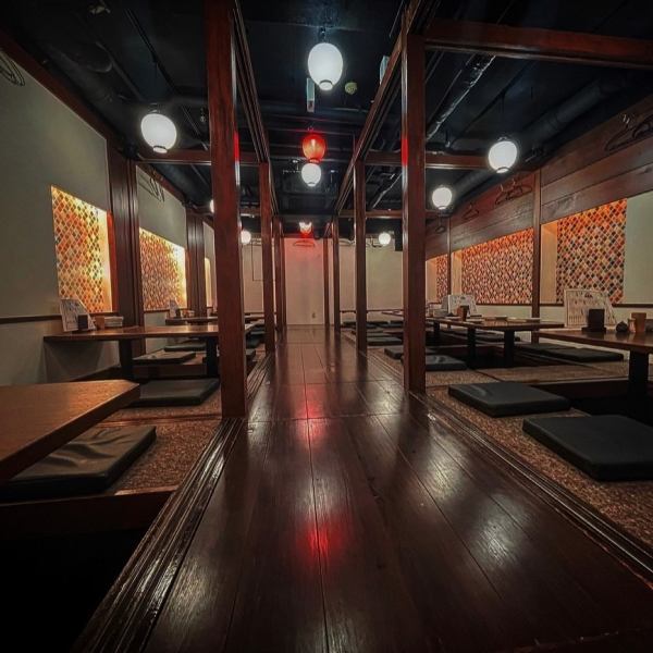 【各種宴会にぴったりの居酒屋】深夜まで営業しているので、遅い時間でも気軽に立ち寄れるお店です。会社帰りにふらっと立ち寄れるお席となっております。お一人様でも、お友達同士でも、同僚とでも、様々なシーンでご利用いただけます。お気軽にお立ち寄りくださいませ。