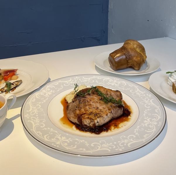 [每周午餐菜单] 猪肉牛排套餐