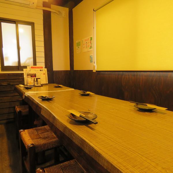 [Table seats] You can enjoy a meal in the clean interior where you can feel the warmth from the calm wood grain, so how about a drink after work?All the staff are waiting for you!