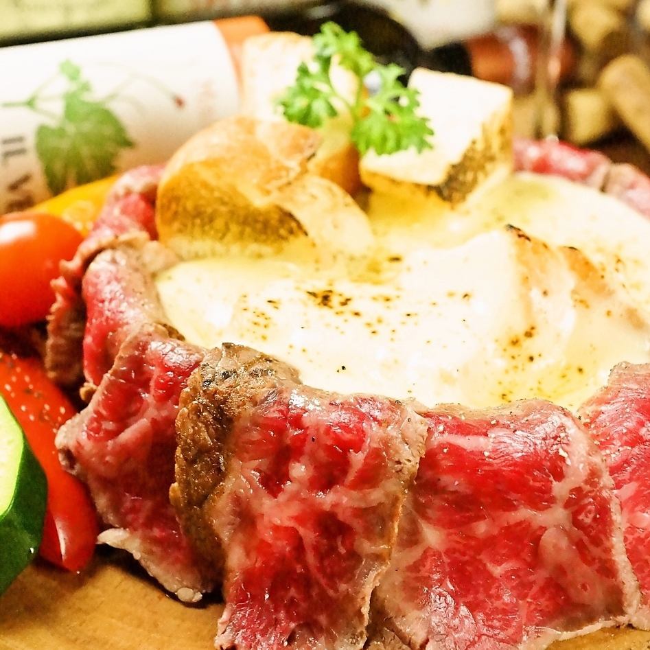 当店自慢のチーズたっぷりとろ～り肉シカゴ風ピザは絶品♪