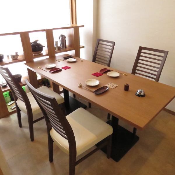 [Table seats for various scenes] There are two types of table seats, two and six.For seating for 6 people, you can enjoy a wide range of scenes such as family, entertainment and dinner!