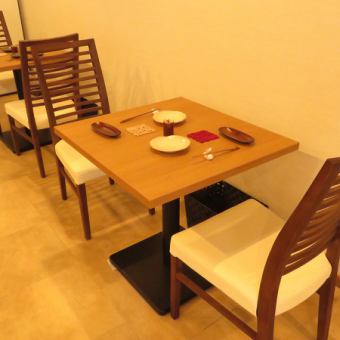 The two-seat table seat is also recommended for use as an anniversary.