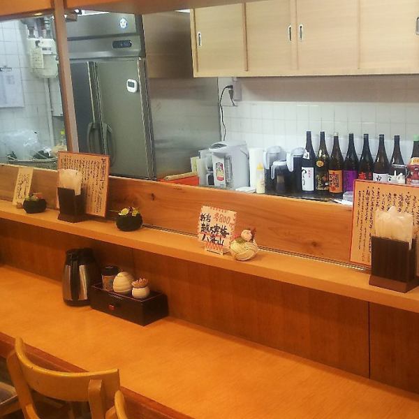 We also have counter seats that can be used casually by one person.You can enjoy talking with the staff and the customers next to you, or you can drink alone.You can use it in your favorite way ◎