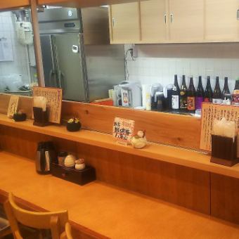 Counter seats where you can enjoy the state of the kitchen with an open kitchen type.It is good to drink while talking with the owner and staff ◎