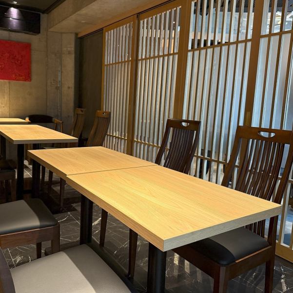 【個室で特別な時間を！】最大8名様までご利用いただける完全個室をご用意してます！会社の仲間や取引先と周囲の目を気にせずに楽しむことができる特別な空間です。接待や会食に最適で、リラックスした雰囲気の中で会話を楽しむことができます。コース料理と合わせて、思い出に残る素敵な時間をお過ごしいただけます。