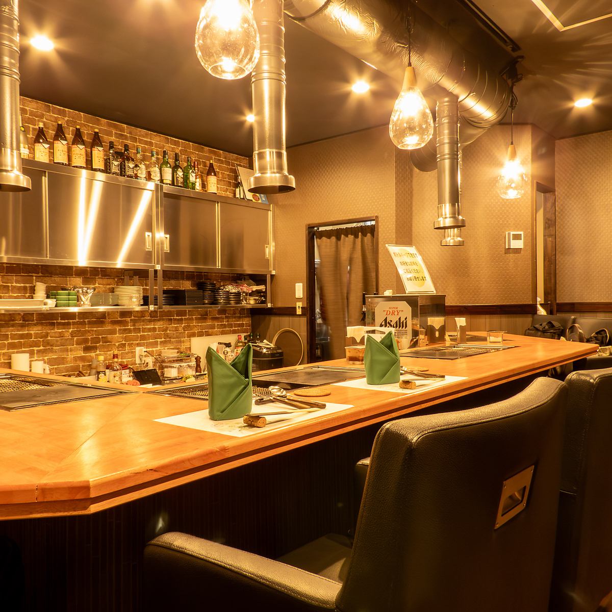 You can enjoy a relaxed adult date in a stylish atmosphere with lively conversation.