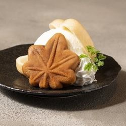 Momiji manju and seasonal ice cream