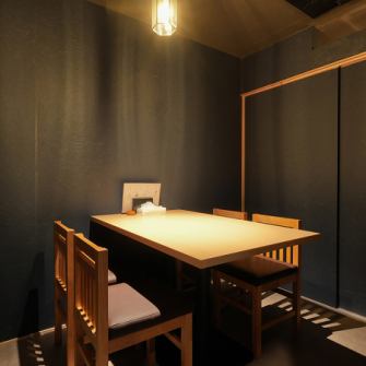 東海大学前駅から近くアクセスしやすい立地にあり、ショッピングや仕事帰りに立ち寄りやすい便利さが魅力☆木目調の内装と柔らかな照明が温もりを感じる空間を演出しています♪さらに、日常の喧騒を忘れさせてくれる静かな雰囲気で、時間を忘れてくつろげるサービスを提供します◎