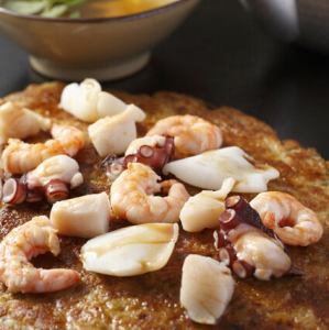 「だしお好み焼き」だし海鮮焼(いか・蛸・海老)