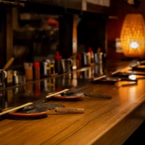 お好み焼きを焼く様子が眺められるカウンター席はお二人で楽しむのに最適です!お1人様も大歓迎◎