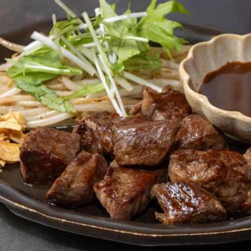 鉄板焼きの真髄を堪能!厳選和牛と多彩な一品料理の魅力