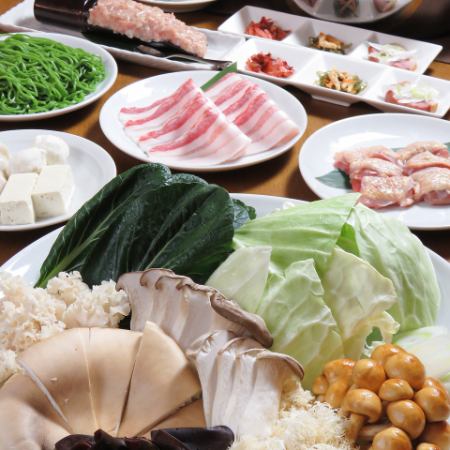 【蘑菇主厨搭配A套餐】大量在其他地方找不到的稀有蘑菇（共10种）4,400日元（含税）