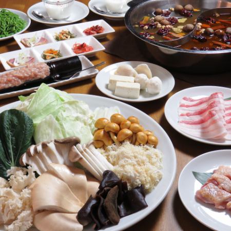 【蘑菇主厨搭配B套餐】高级黑猪肉、当地鸡肉、大量精美蘑菇【共12道菜】5,500日元（含税）